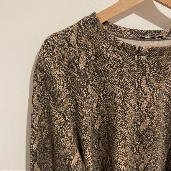 Zara Snakeskin Raw Hem Cropped Sweatshirt - Picture 7 of 9